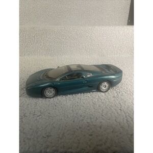 Welly 1/24 Scale Model Car   Diecast- Jaguar XJ220 - Metallic Green No‎ box